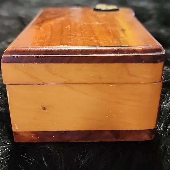 Vintage Wooden Trinket Box with Cameo.  Mount Vernon, Va. - Picture 6 of 9